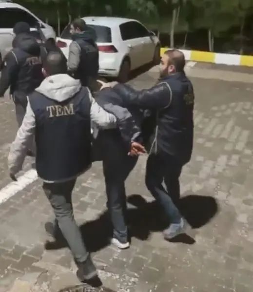 Diyarbakır Nevruz Etkinliğinde Terörle Bağlantılı Pankart Açan 6 Kişi Gözaltına Alındı