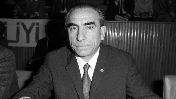 Alparslan Türkeş: Milliyetçi Hareketin Kurucusu ve Ülkücü Liderin Hayatı