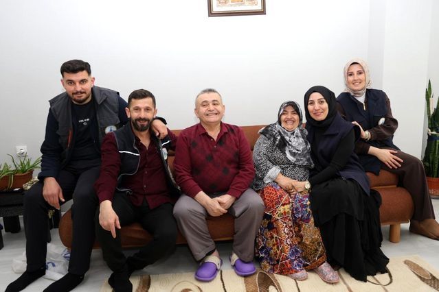 Kartepe Belediyesi, Bayramda Yaşlıları Evlerinde Ziyaret Etti