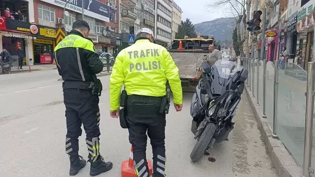 Amasya'da Motosiklet ve Otomobil Çarpıştı: Sürücü Yaralandı