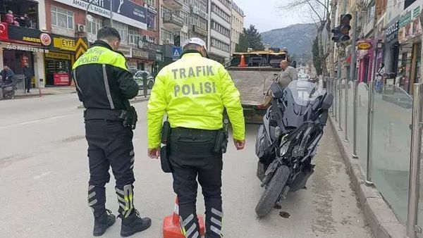 Amasya'da Motosiklet ve Otomobil Çarpıştı: Sürücü Yaralandı
