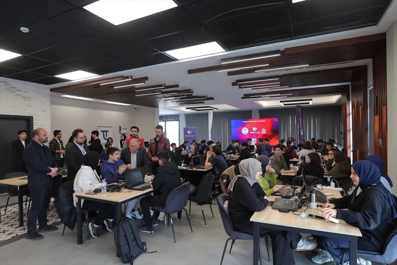 Başkan Büyükkılıç, Astro Hackathon'da Genç Yazılımcıları Destekledi