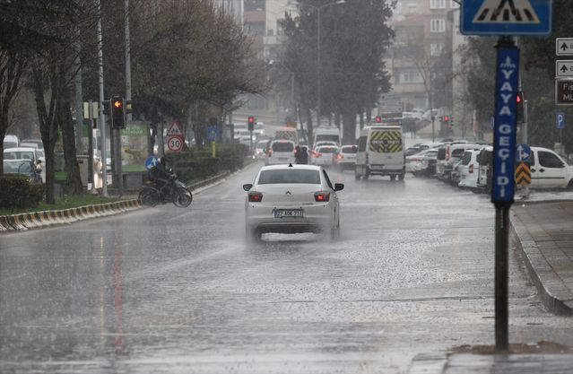 Gaziantep ve Şanlıurfa'da Yoğun Sağanak Yağış Etkili Oldu