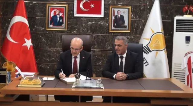 Bakan Şimşek, Batman'da AK Parti Üyeleriyle Toplandı