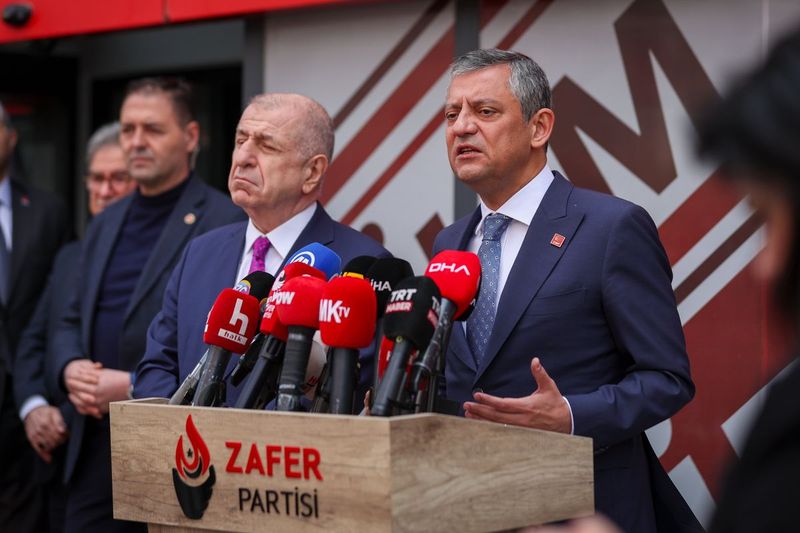 CHP Lideri Özel: Erdoğan Anayasanın Zorunlu Kıldığı Ara Seçimden Kaçıyor