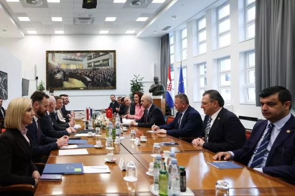 TBMM Başkanı Kurtulmuş, Hırvatistan'daki Üç Deniz Girişimi Zirvesi'nde Görüşmelerde Bulundu