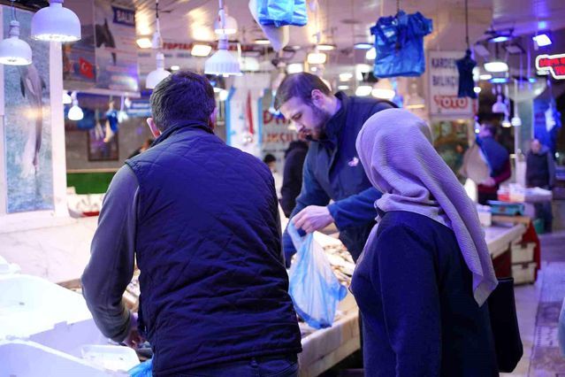 Sakarya'da Av Yasağı Öncesi Balık Tezgahlarında Son Ürünler Görücüye Çıkıyor