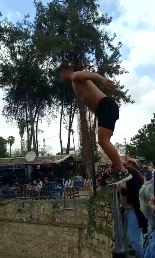 Tarsus'ta Şelaleden Suya Atlayan Kişiye 2 Bin 944 Lira Ceza Kesildi