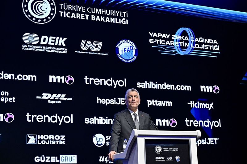 Ticaret Bakanı Bolat, Yapay Zeka Çağında E-Ticaret Lojistiği Zirvesi'nde Önemli Açıklamalarda Bulundu