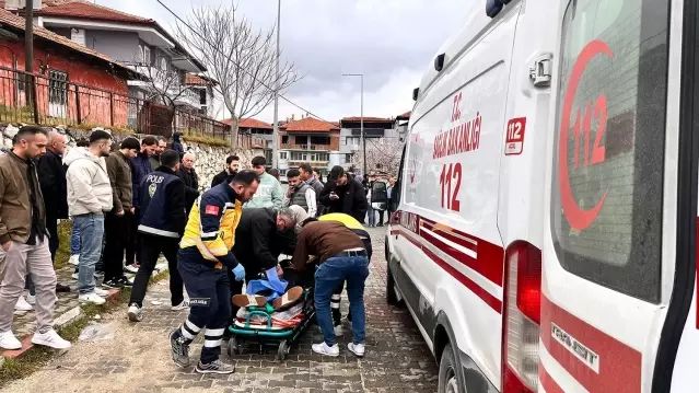 Kula'da Yarım Saat Arayla İki Kaza: 5 Kişi Yaralandı