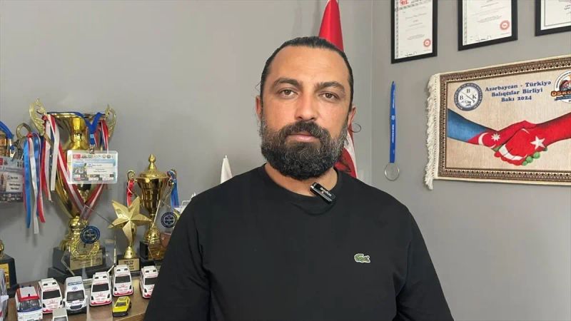 Acil Tıp Teknikeri Heimlich Manevrasıyla Boğazına Kaçan Yiyeceği Kendi Çıkardı