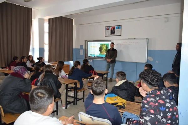 Kilis'te Dünya Ormancılık Günü’nde 5 Bin Fidan Ücretsiz Dağıtıldı