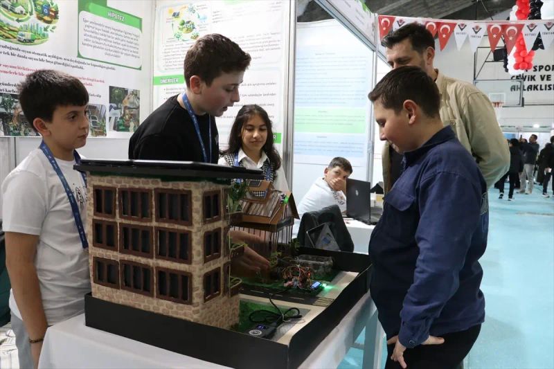 Trabzon’da TÜBİTAK Ortaokul Öğrencileri Proje Sergisi Devam Ediyor