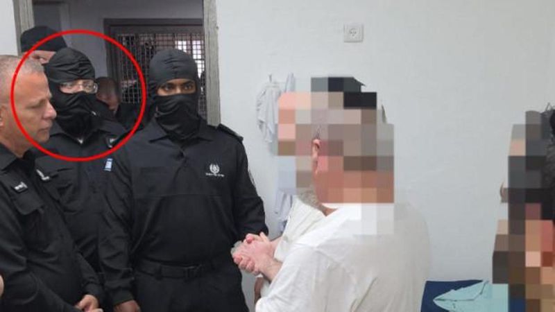 İsrailli Bakan Ben-Gvir Gardiyan Kılığında Hapishanede Sürpriz Denetim Yaptı