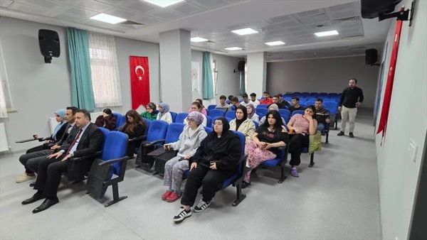 Gümüşhacıköy Öğrenci Yurdu'nda Vergi Bilinci Konferansı Düzenlendi