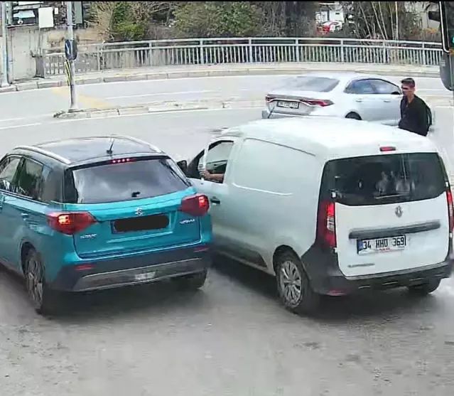 İzmir'de Beyzbol Sopalı Saldırı Güvenlik Kamerasında