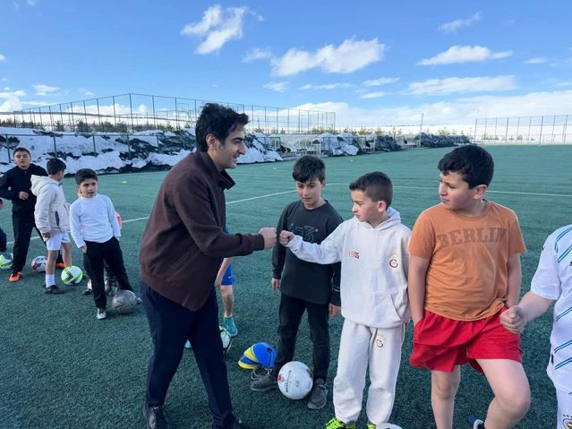 Sarıkamış Kaymakamı Aslantatar, Gençlik Merkezindeki Çalışmaları İnceledi