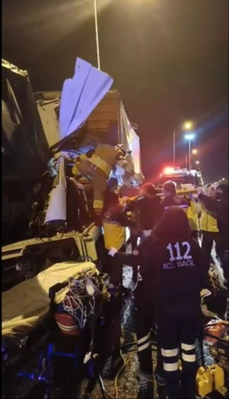 Bolu Dağı Tüneli Çıkışında Trafik Kazası: Baba Hayatını Kaybetti, Oğlu Yaralandı