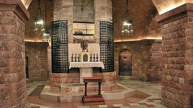 Assisi'de Aziz Francesco'nun Kemikleri 800. Ölüm Yılı Anısına Ziyarete Açıldı