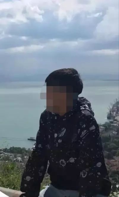 Körfez'de Bıçaklı Tartışma: 17 Yaşındaki Genç Ağır Yaralandı