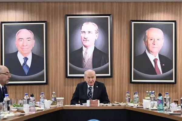 Devlet Bahçeli, Ramazan Bayramı'nda Ülkü Ocakları Vakfı'nı Ziyaret Etti