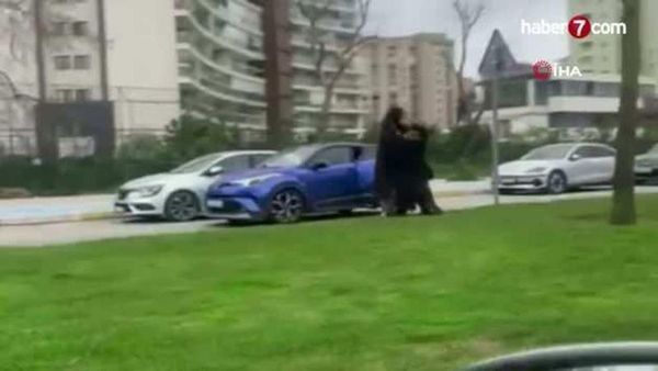 Pendik Kurtköy'de Kadın Sürücüler Arasında Sokak Ortasında Kavga Kamerada