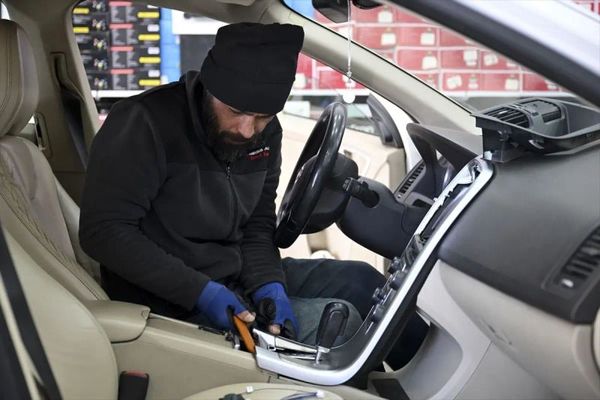 Karayolları Trafik Kanunu Değişikliği Otomobil Ses Sistemi Satışlarını Durdurdu