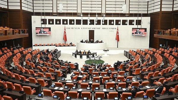 Meclis'e Sunulan Sosyal Medya ve Doğum İzni Düzenlemeleri Detaylarıyla