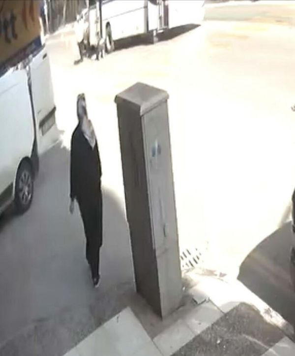 Manisa'da Minibüsün Altında Kalan Adam Ağır Yaralandı