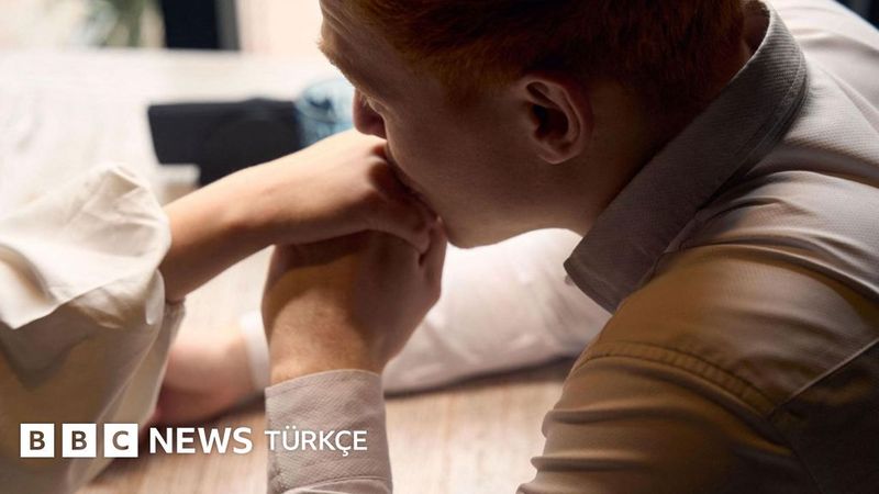 İspanya Yüksek Mahkemesi: Rızasız Kadın Elini Öpmek Cinsel Saldırıdır