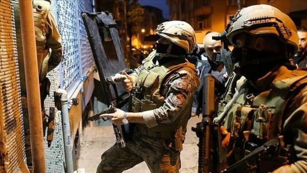 Adana’da 21 Adrese Operasyon: Çok Sayıda Şüpheli Yakalandı