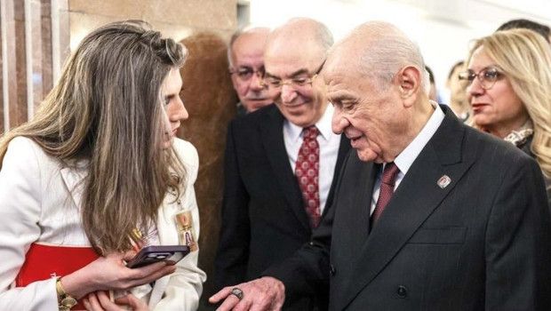 Bahçeli, Yüzüğünün Anlamını Gazetecilere Anlattı