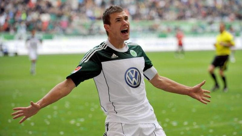 Edin Dzeko: Bombalar Altında Yetişen Bosnalı Efsane Futbolcu