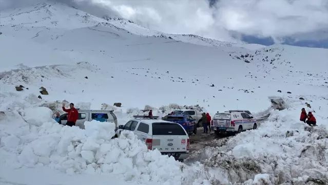 Ağrı Dağı’nda Kayıp Kadın Dağcı İçin Arama Kurtarma Çalışmaları Başladı