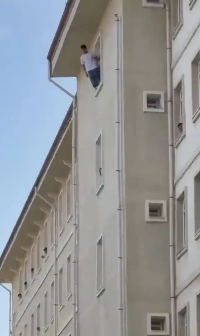 Muğla'da Üniversite Öğrencisi İsmail Caymaz 4. Kattan Düştü
