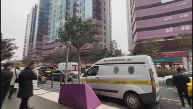 Sivas'ta Hafif Ticari Araç TIR'a Çarptı: Sürücü Durumu Ağır