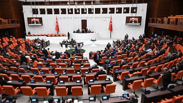 15 Yaş Altına Sanal Medya Erişimi Engelleniyor: Kanun Teklifi Meclis'e Sunuldu