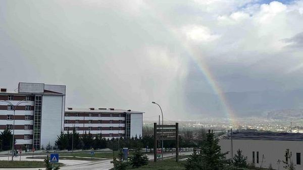 Bolu'da Sağanak Sonrası Gökyüzünde Muhteşem Gökkuşağı Görseli