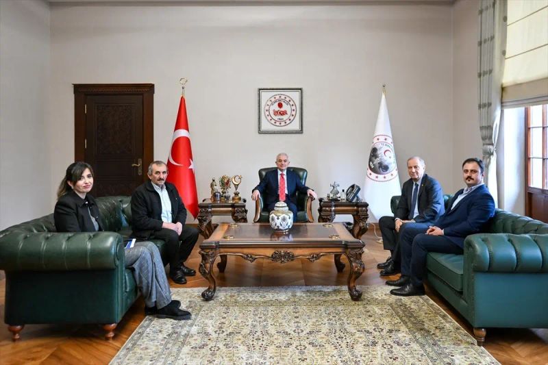 Vali Uğur Turan, Ticaret Borsası Başkanı ve Köy Muhtarlarını Kabul Etti