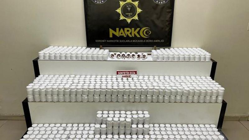 Balıkesir’de Uyuşturucu Sevkiyatına Darbe: Aracı Durdurulan Şüphelilerden 42 Bin 600 Hap Ele Geçirildi