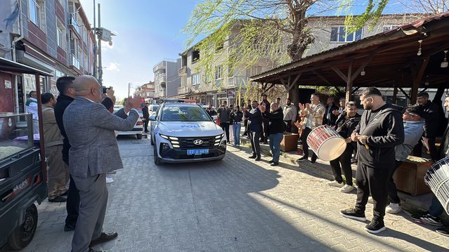 Edirne'de Roman Mahallesi Polis Haftası'nı Sürprizle Kutladı