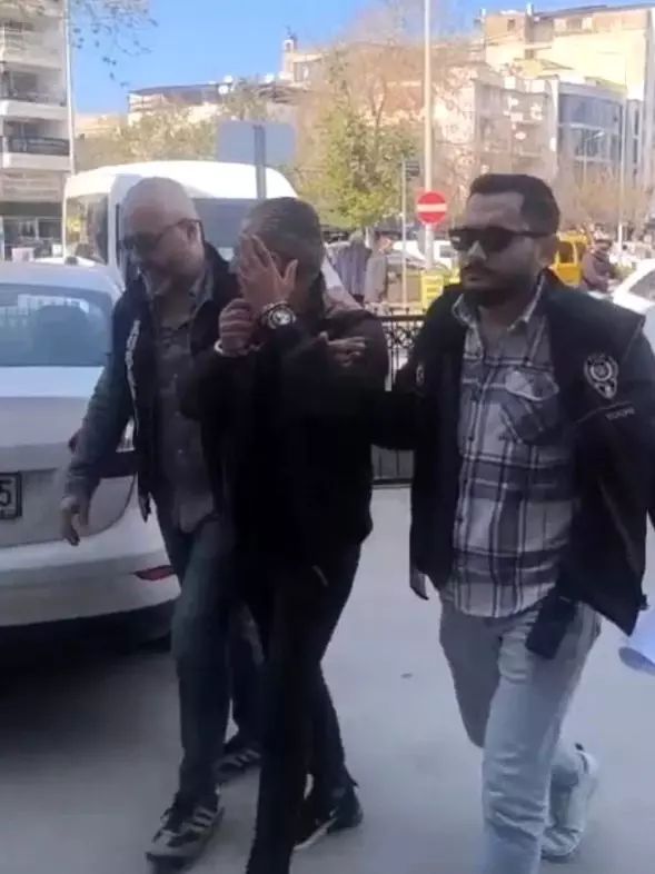 Kuşadası’nda 13 Suçtan Aranan F.T. Yakalandı