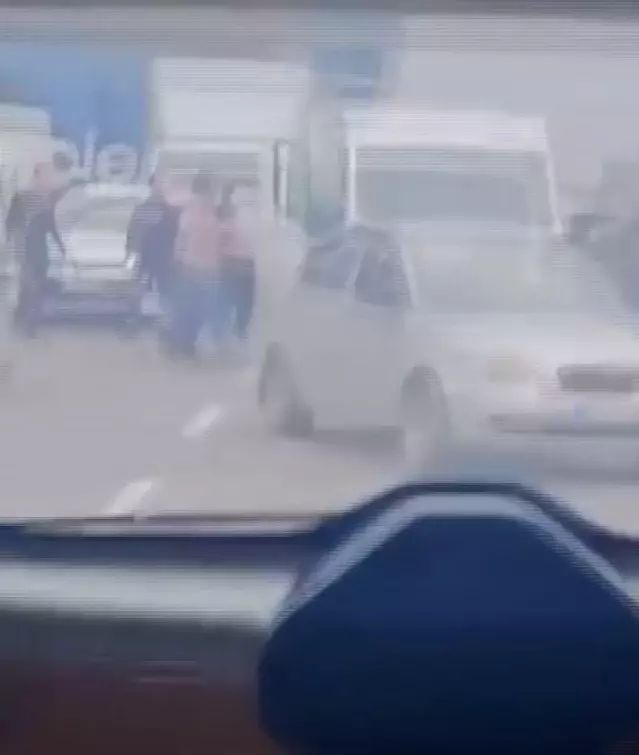 Ümraniye'de Trafikte Yol Verme Tartışması Sopalı Kavgaya Dönüştü