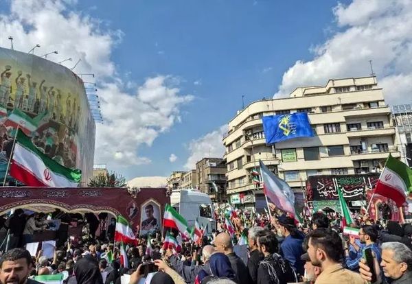 Tahran'da Amiral Ali Rıza Tengsiri İçin Geniş Katılımlı Cenaze Töreni