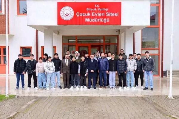 Vali Sözer, Bayramda Çocuklar ve Öğrencilerle Bir Araya Geldi