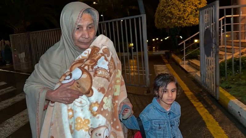 İran'daki çatışmalar şiddetleniyor, yüzlerce kişi Azerbaycan üzerinden tahliye ediliyor