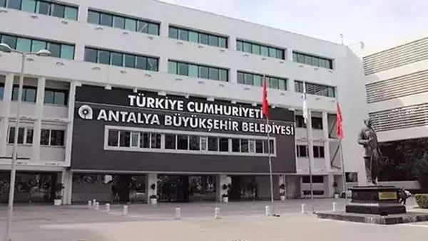 Antalya'daki Rüşvet ve Yolsuzluk Davasında 3 Tahliye Edilen Sanık İçin Yakalama Emri Çıkarıldı