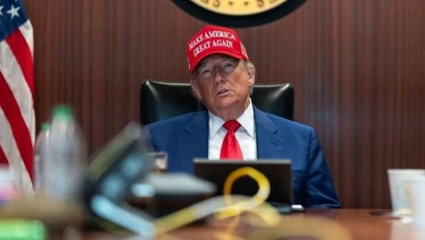 Trump, Savaş Videolarıyla Durumu İzliyor ve Türkiye'ye Övgüde Bulunuyor