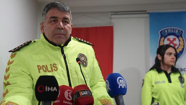 Erzurum'da Yeni Trafik Düzenlemesi Sonrası İlk Ceza Bir Polise Kesildi