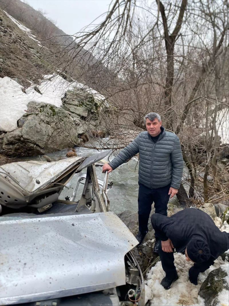 Bitlis'te Hafif Ticari Araç Dereye Düştü: 3 Ölü, 5 Yaralı